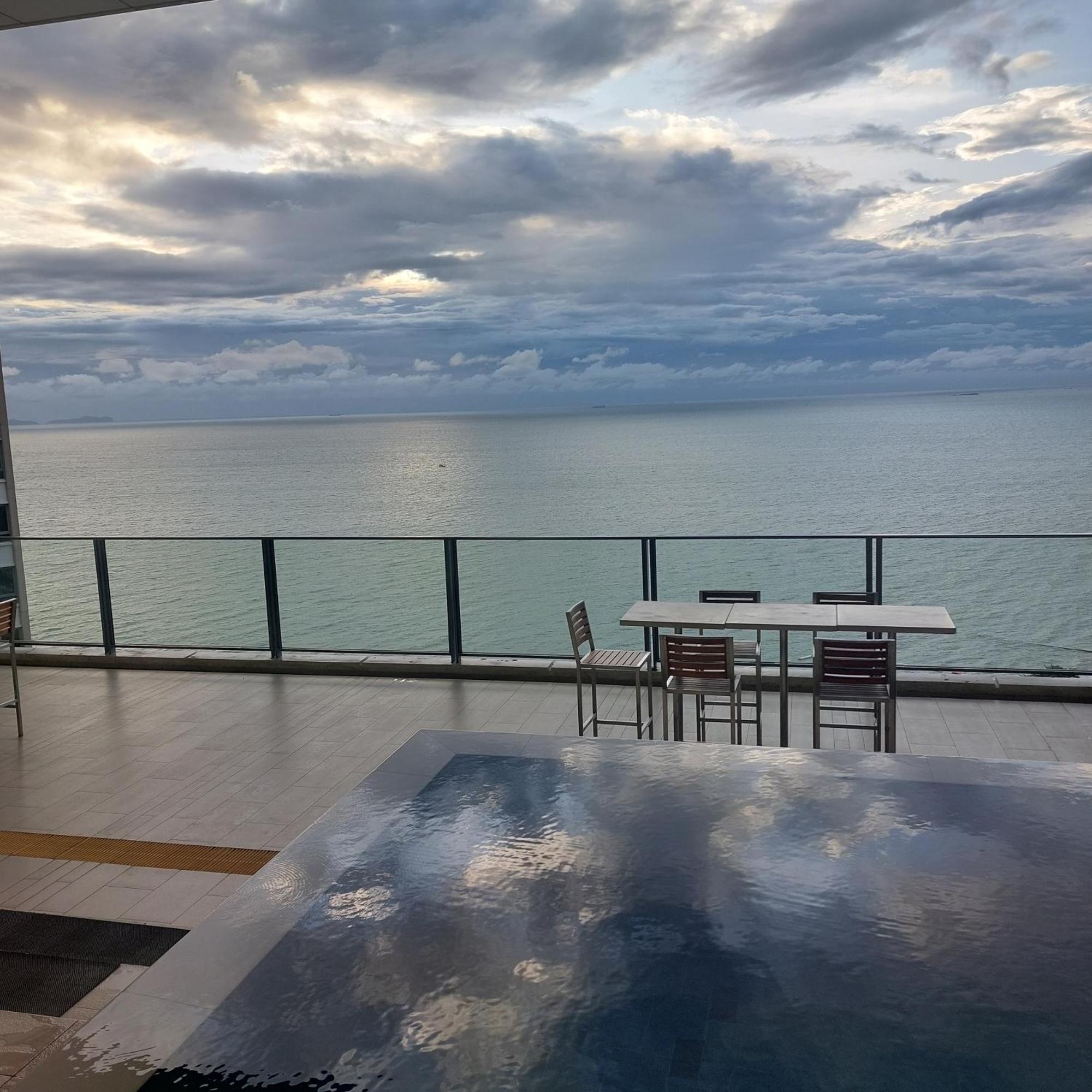Sea View Apartment In Pattaya Exterior foto