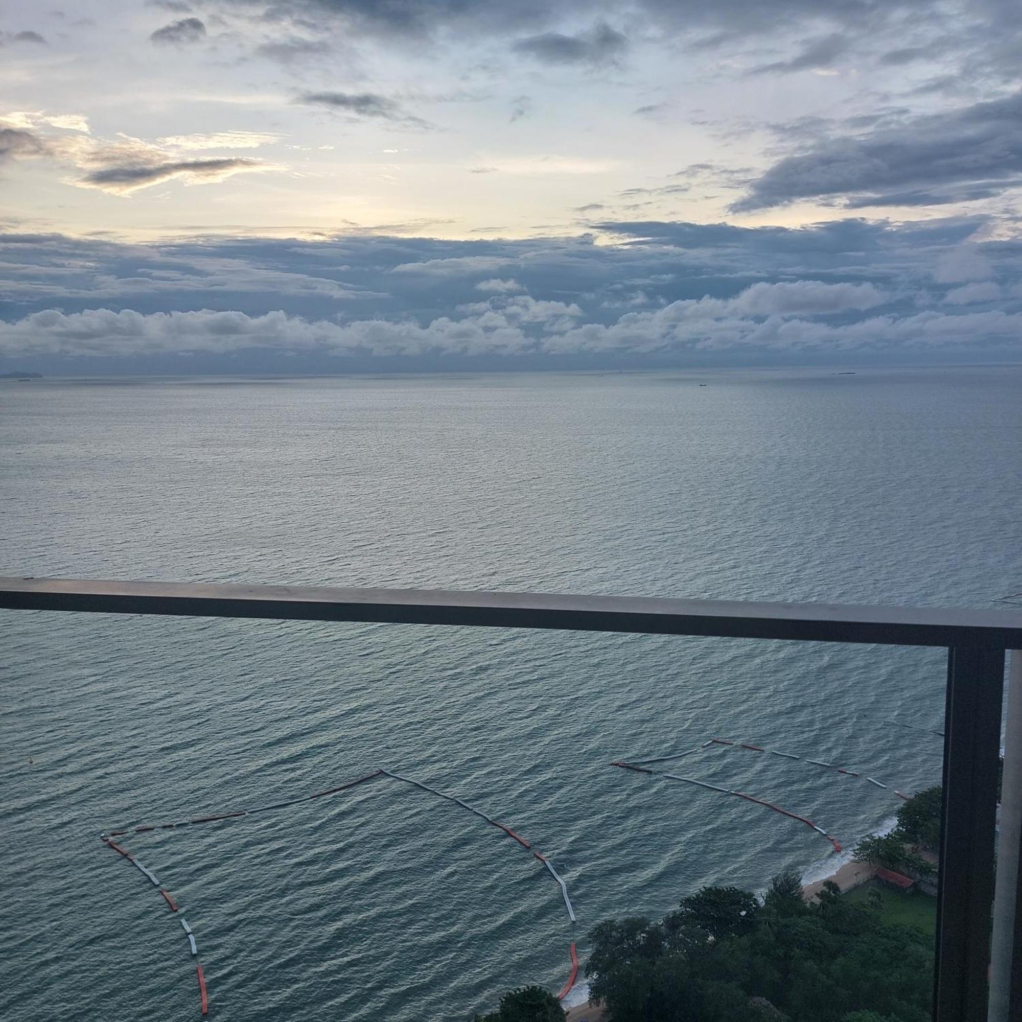 Sea View Apartment In Pattaya Exterior foto